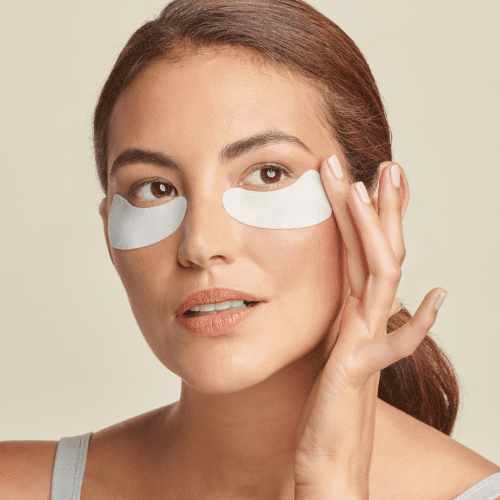 Model wearing Total Eye Hydrogel Treatment Masks